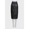 Straight-cut skirt decorated with a zipper
