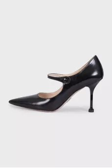 Black leather shoes with a bridge