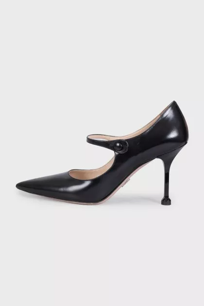 Black leather shoes with a bridge