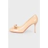 Leather varnished shoes with a bow in front
