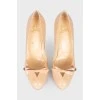 Leather varnished shoes with a bow in front