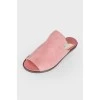 Suede mugles with an open toe