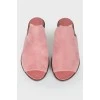 Suede mugles with an open toe