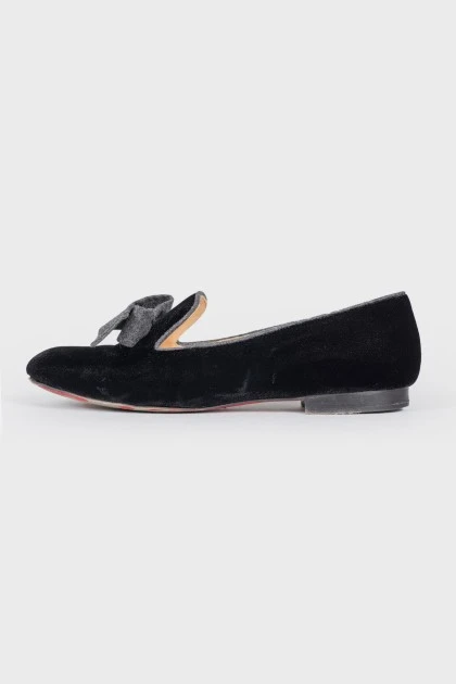 Suede balerinas with a bow
