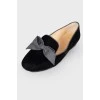 Suede balerinas with a bow