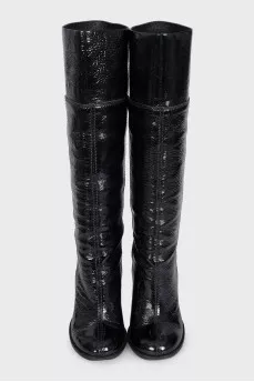 Patent leather boots without fastening