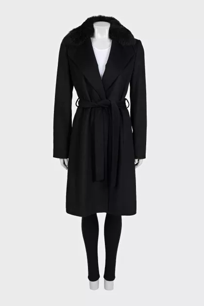 Black coat with a belt and a fur collar