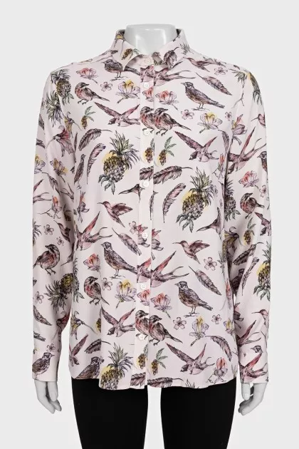 Pink straight-cut blouse with a print