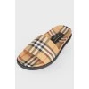 Men's branded print sliders, with tag