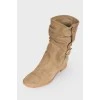Suede half -sulfur with strap