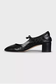 Black leather mid-heeled shoes