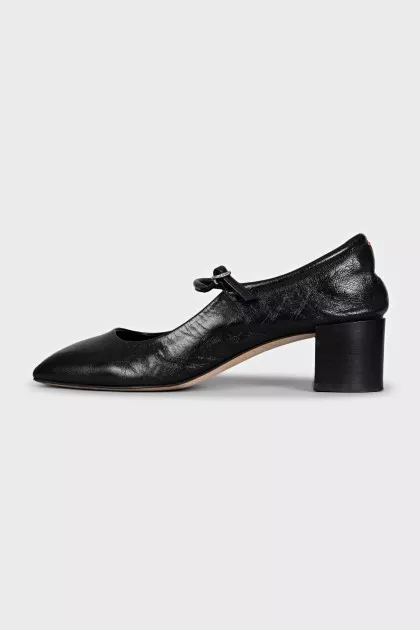 Black leather mid-heeled shoes
