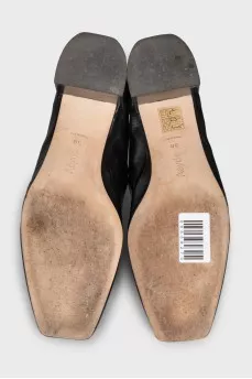 Black leather mid-heeled shoes