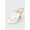 Leather embroidered toe sandals