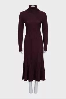 Fitted wool dress with a high collar