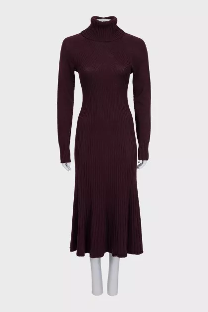 Fitted wool dress with a high collar
