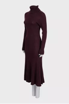 Fitted wool dress with a high collar