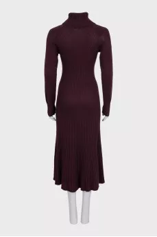 Fitted wool dress with a high collar