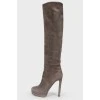 Suede boots in gray