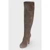 Suede boots in gray