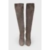 Suede boots in gray