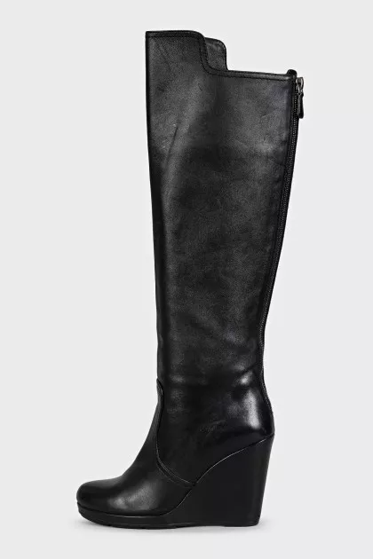 Leather wedge boots with a back zip