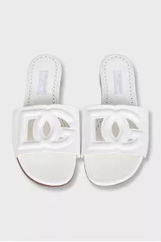 Шкіряні шльопанці декоровані перфорацією