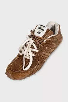 Brown 530 SL sneakers by New Balance x Miu Miu