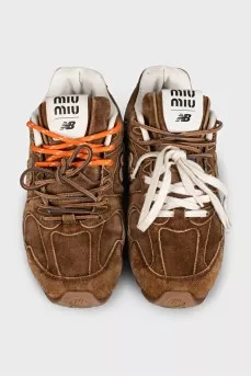 Brown 530 SL sneakers by New Balance x Miu Miu