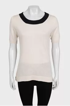 Beige short-sleeved jumper with contrast collar