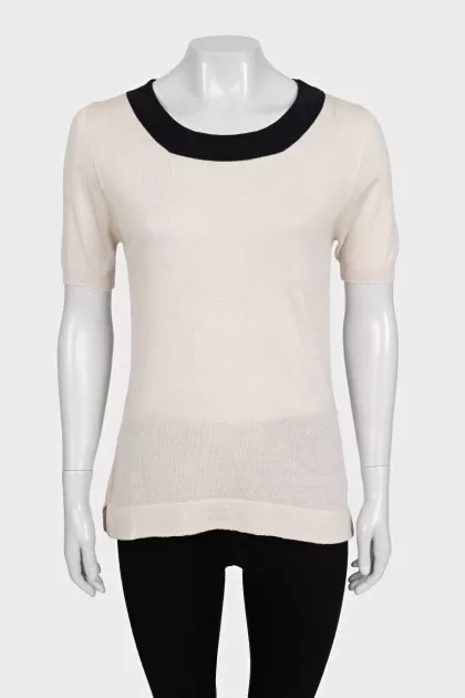 Beige short-sleeved jumper with contrast collar
