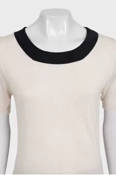 Beige short-sleeved jumper with contrast collar