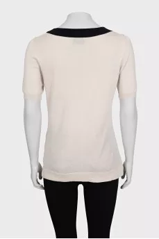 Beige short-sleeved jumper with contrast collar