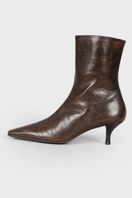 Semi-skinned square toe boots
