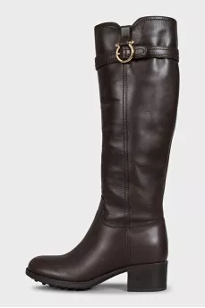 Brown leather boots with zipper