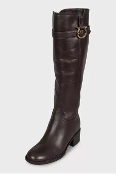 Brown leather boots with zipper