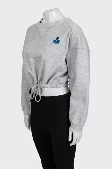 Cropped gray sweatshirt with a patch