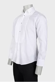 Men's shirt with contrasting buttons