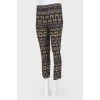 Thin pants with print keys with a tag