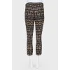 Thin pants with print keys with a tag