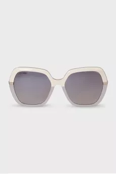 Sunglasses with gradient lenses