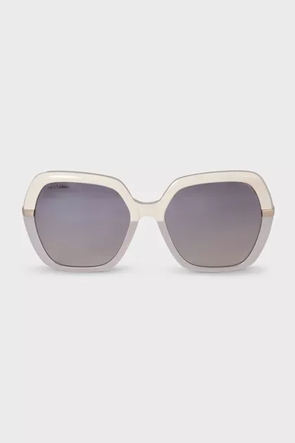 Sunglasses with gradient lenses