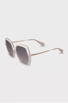 Sunglasses with gradient lenses