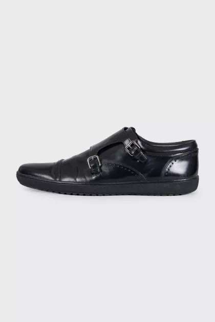 Men's black leather buckle shoes