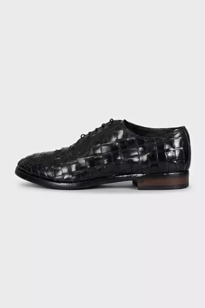 Men's black shoes with woven leather