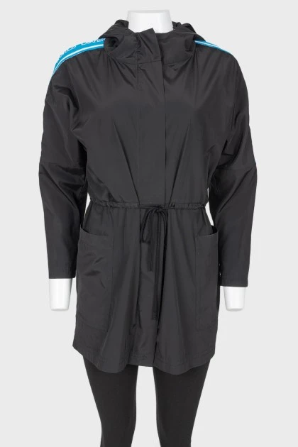 Decorative inlay on shoulders anorak