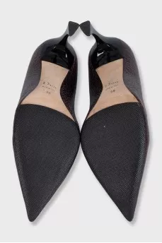 Textured leather pumps