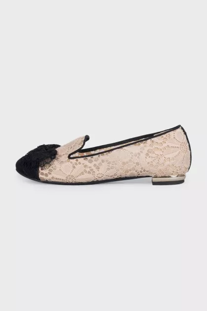 Lace beige ballet flats with a bow