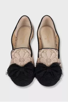 Lace beige ballet flats with a bow