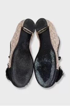 Lace beige ballet flats with a bow
